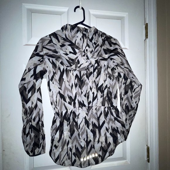 Nike Impossibly Light Running Jacket Small - Picture 3 of 3